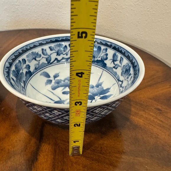 2 Blue  and White Porcelain Decorative Bowls In Excellent Condition - Picture 7 of 12